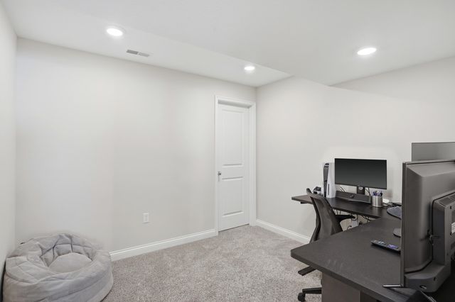 7490 S LAVENDER DR, Columbia, MO 65203