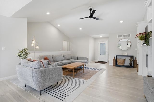 7490 S LAVENDER DR, Columbia, MO 65203