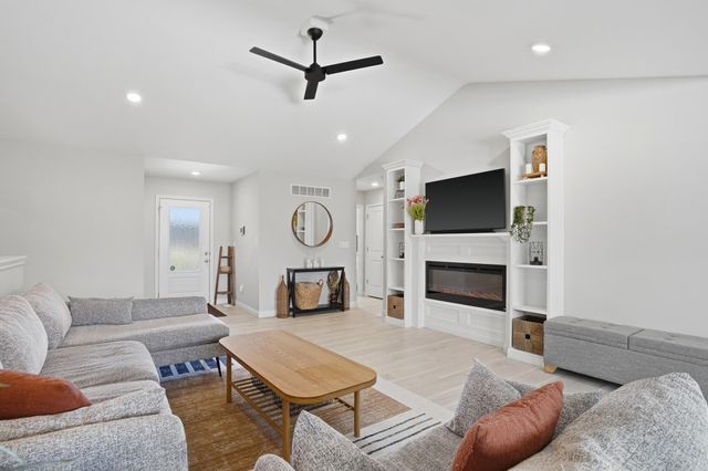 7490 S LAVENDER DR, Columbia, MO 65203