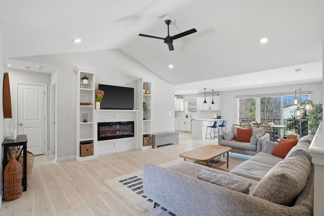 7490 S LAVENDER DR, Columbia, MO 65203