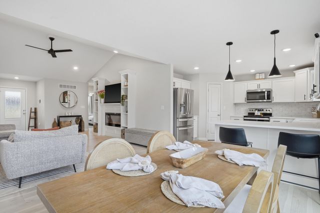 7490 S LAVENDER DR, Columbia, MO 65203