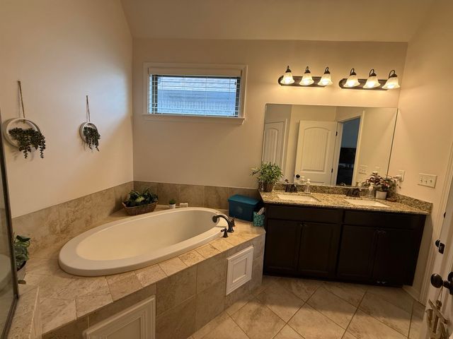 65 HIDDEN MEADOWS LN, Oakland, TN 38060