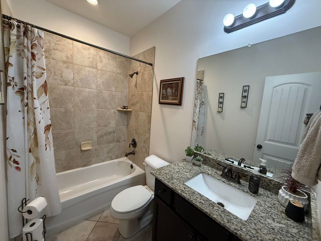 65 HIDDEN MEADOWS LN, Oakland, TN 38060