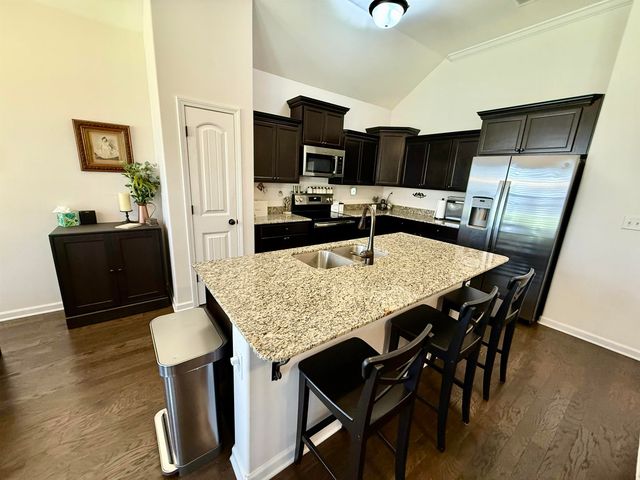65 HIDDEN MEADOWS LN, Oakland, TN 38060