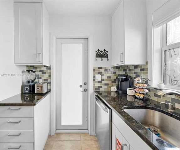 1617 NE 3rd Ct, Fort Lauderdale, FL 33301
