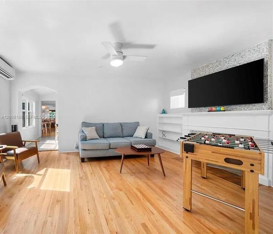 1617 NE 3rd Ct, Fort Lauderdale, FL 33301