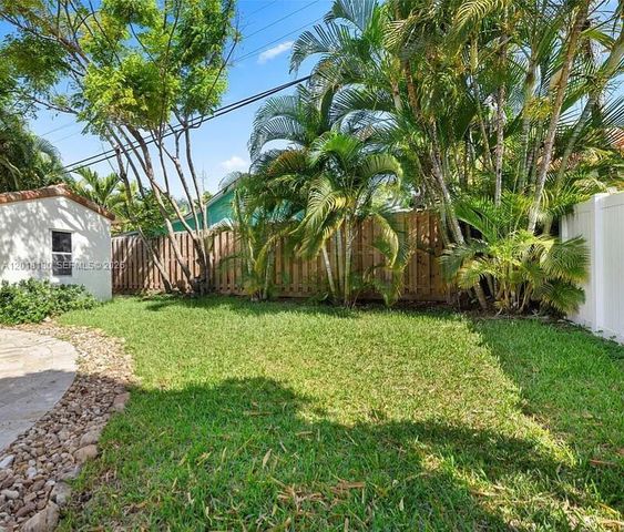 1617 NE 3rd Ct, Fort Lauderdale, FL 33301