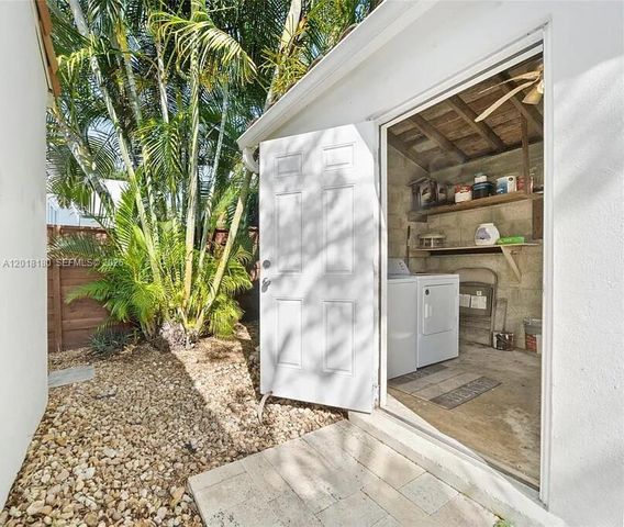 1617 NE 3rd Ct, Fort Lauderdale, FL 33301
