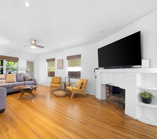 1617 NE 3rd Ct, Fort Lauderdale, FL 33301