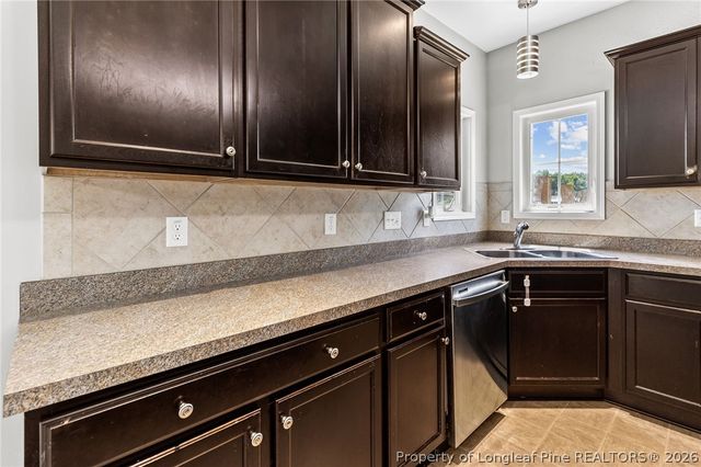 6613 Planters Row Drive, Hope Mills, NC 28348