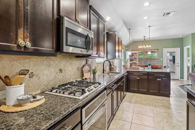 204 Rugby Lane, Mckinney, TX 75072