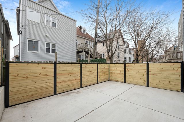 2719 W St Georges Court 1, Chicago, IL 60647