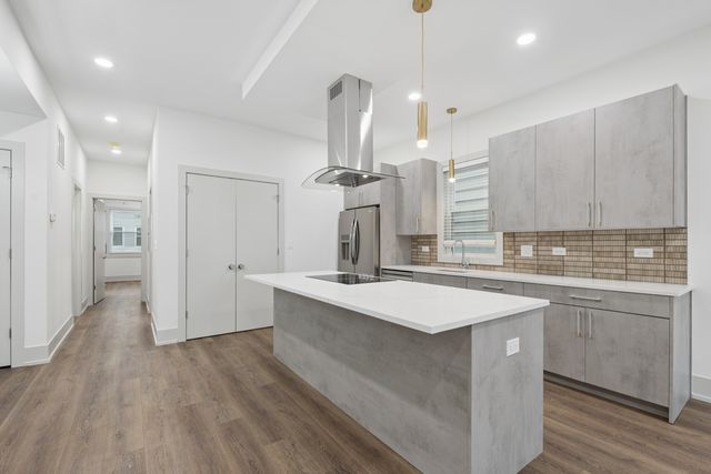 2719 W St Georges Court 1, Chicago, IL 60647