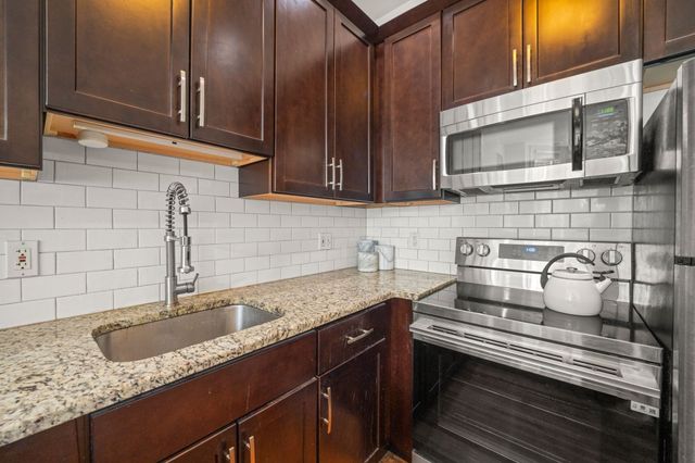 805 E 4th St 1, Boston, MA 02127