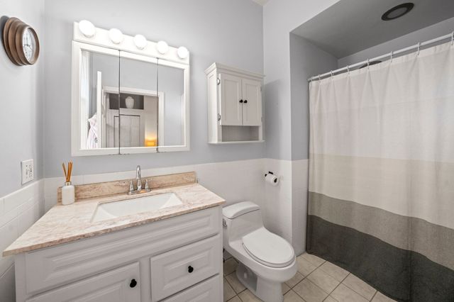 805 E 4th St 1, Boston, MA 02127