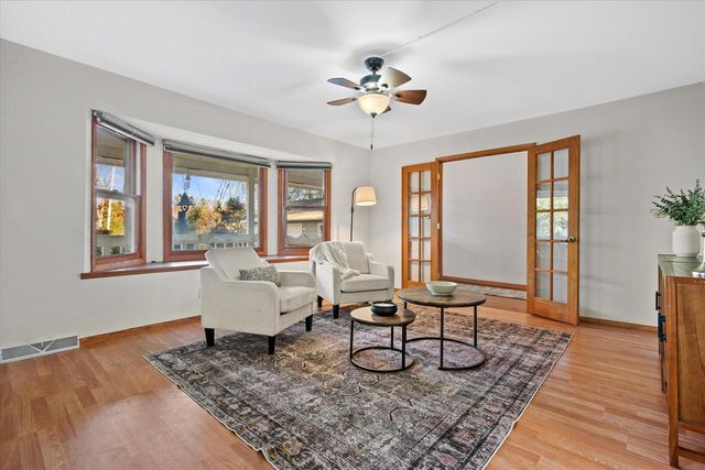 12763 N East Shoreland DRIVE, Mequon, WI 53092