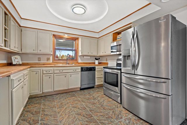 12763 N East Shoreland DRIVE, Mequon, WI 53092