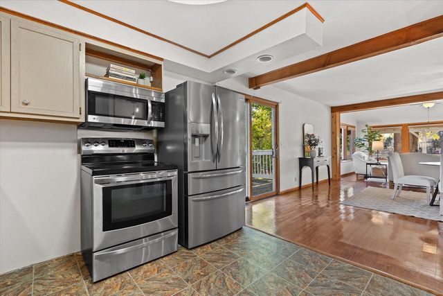 12763 N East Shoreland DRIVE, Mequon, WI 53092