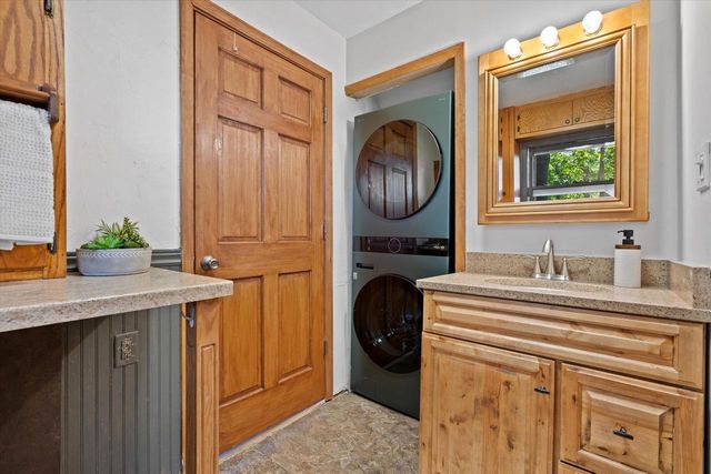 12763 N East Shoreland DRIVE, Mequon, WI 53092