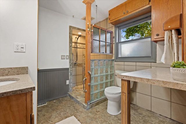 12763 N East Shoreland DRIVE, Mequon, WI 53092