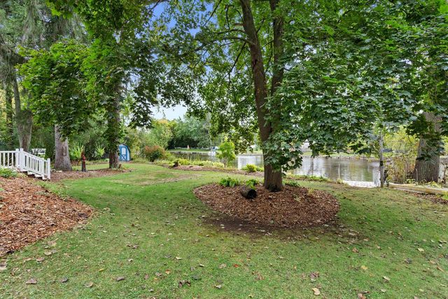 12763 N East Shoreland DRIVE, Mequon, WI 53092