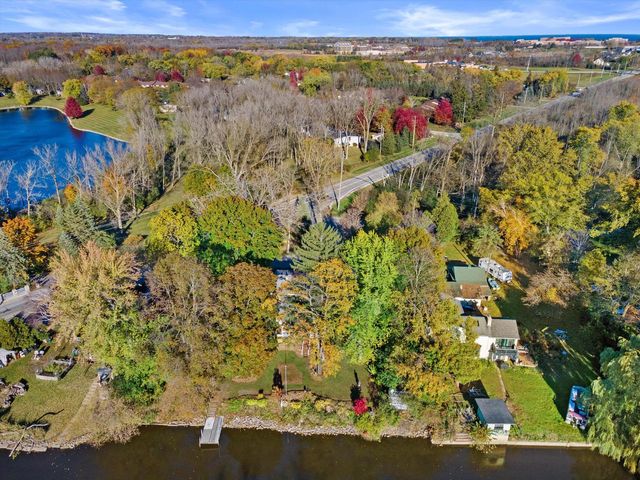 12763 N East Shoreland DRIVE, Mequon, WI 53092