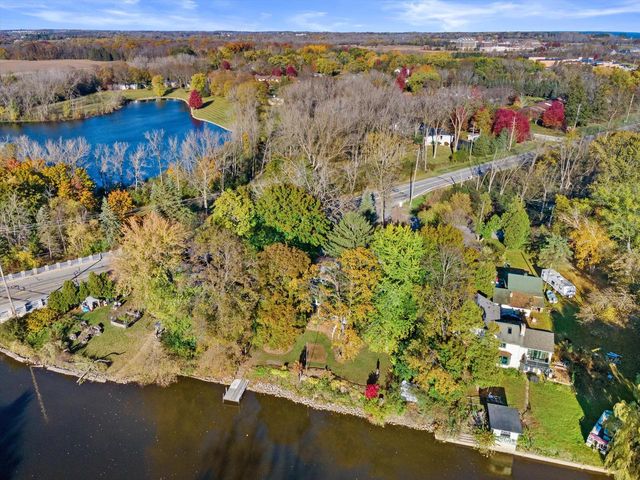 12763 N East Shoreland DRIVE, Mequon, WI 53092