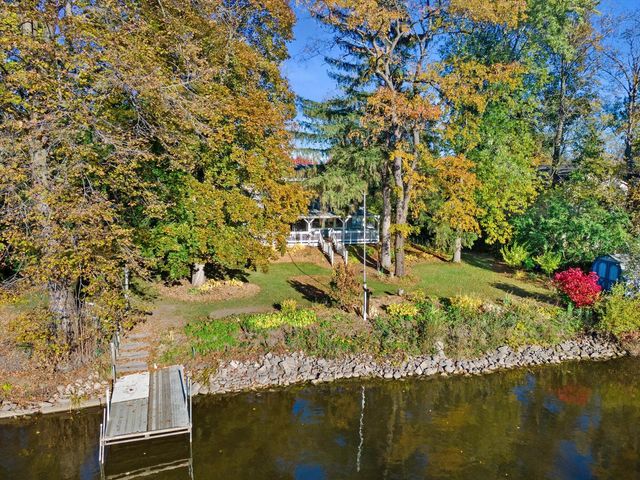 12763 N East Shoreland DRIVE, Mequon, WI 53092