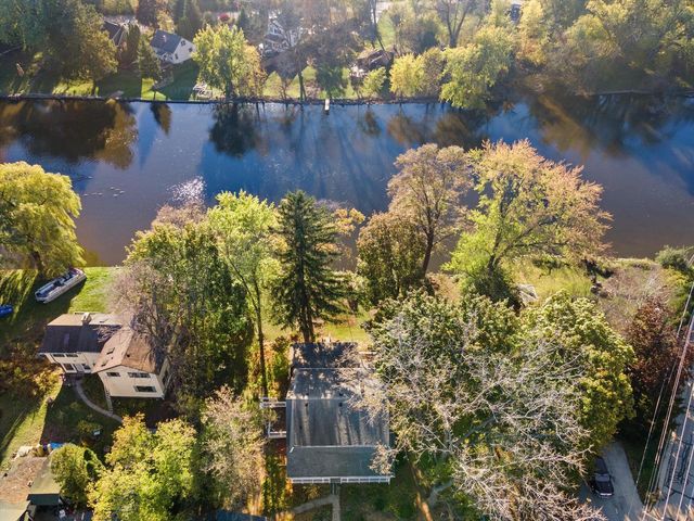 12763 N East Shoreland DRIVE, Mequon, WI 53092