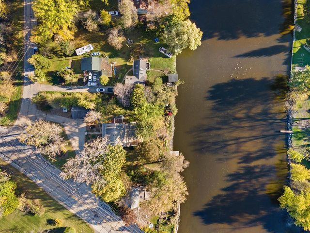 12763 N East Shoreland DRIVE, Mequon, WI 53092