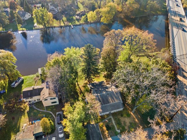 12763 N East Shoreland DRIVE, Mequon, WI 53092