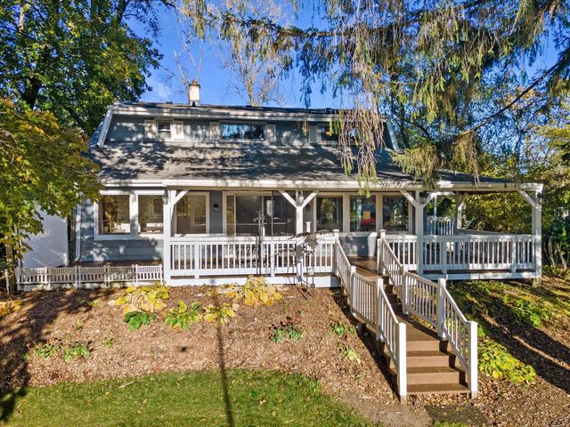 12763 N East Shoreland DRIVE, Mequon, WI 53092