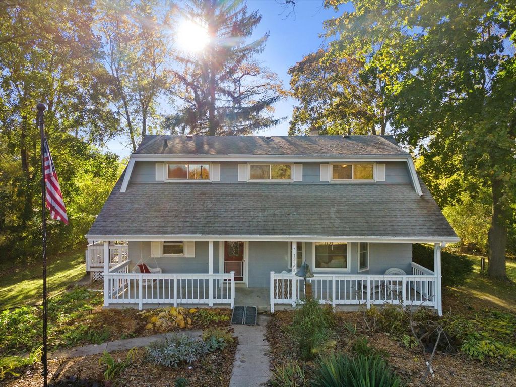 12763 N East Shoreland DRIVE, Mequon, WI 53092