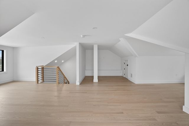 82-84 East Side Pkwy 82, Newton, MA 02458
