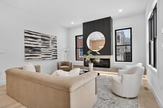 82-84 East Side Pkwy 82, Newton, MA 02458
