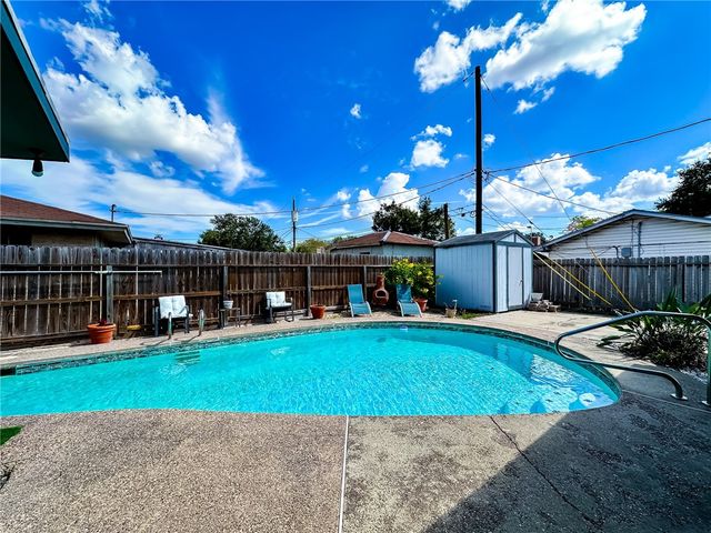 4002 Richwood Circ, Corpus Christi, TX 78410