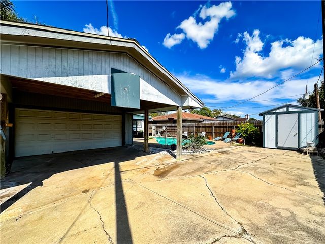 4002 Richwood Circ, Corpus Christi, TX 78410