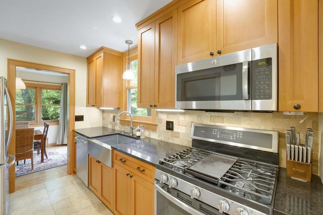3061 N Gordon CIRCLE, Milwaukee, WI 53212