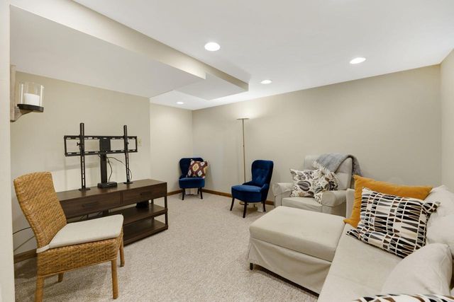 3061 N Gordon CIRCLE, Milwaukee, WI 53212