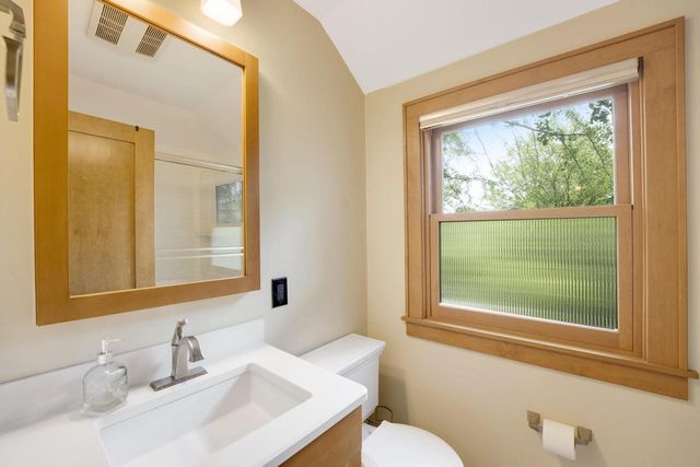 3061 N Gordon CIRCLE, Milwaukee, WI 53212