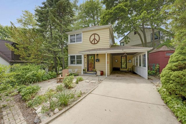 3061 N Gordon CIRCLE, Milwaukee, WI 53212