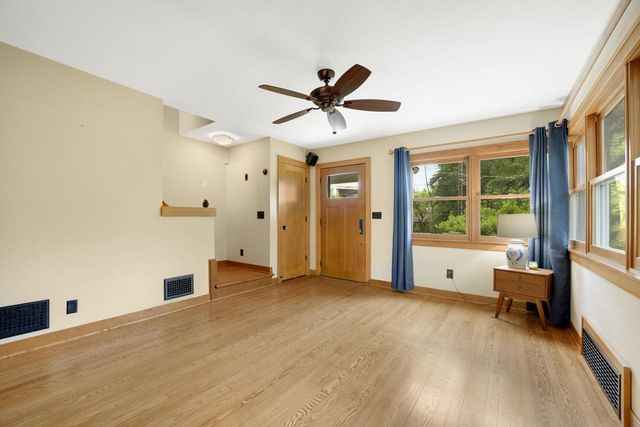 3061 N Gordon CIRCLE, Milwaukee, WI 53212
