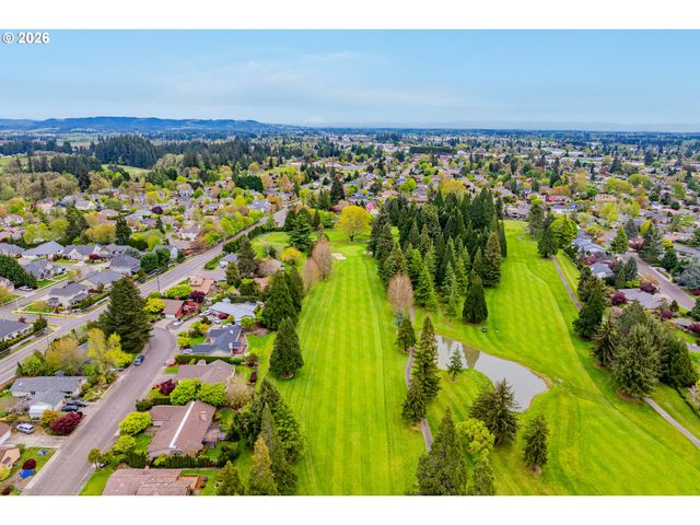 2520 Nw PINEHURST Dr, Mc Minnville, OR 97128
