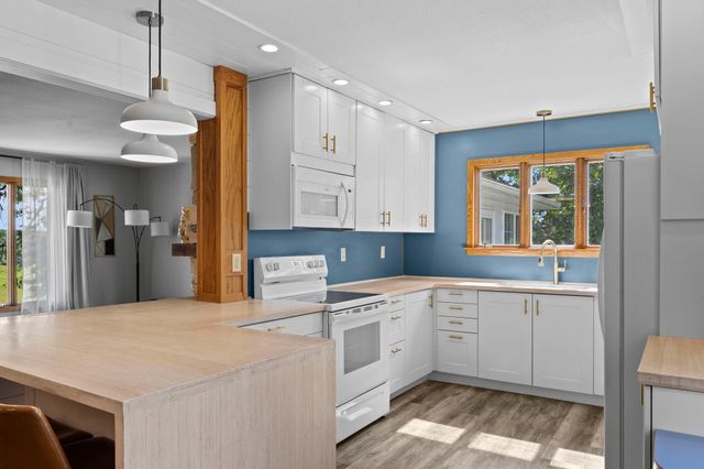 3097 325th Avenue NW, Cambridge, MN 55008