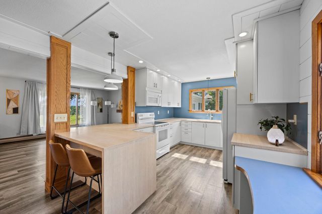 3097 325th Avenue NW, Cambridge, MN 55008