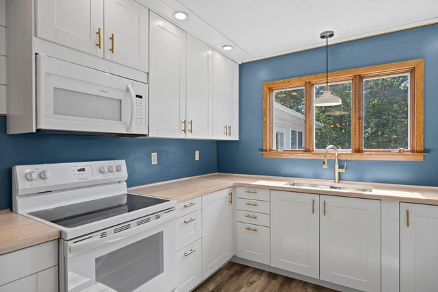 3097 325th Avenue NW, Cambridge, MN 55008