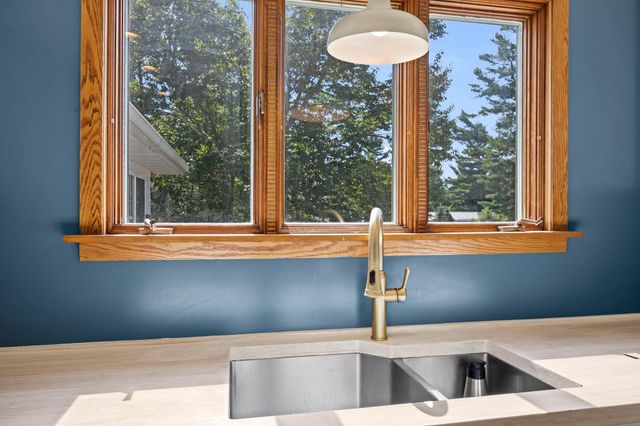3097 325th Avenue NW, Cambridge, MN 55008