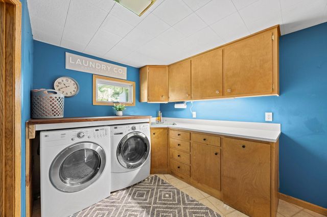 3097 325th Avenue NW, Cambridge, MN 55008