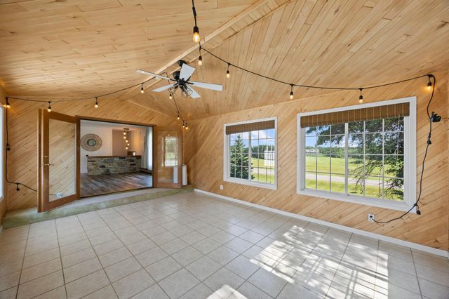 3097 325th Avenue NW, Cambridge, MN 55008