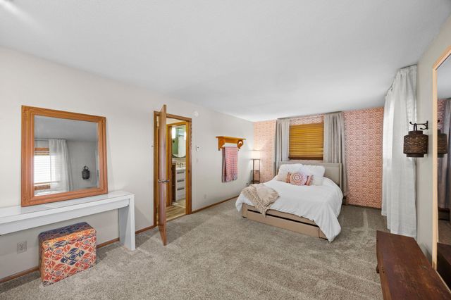 3097 325th Avenue NW, Cambridge, MN 55008